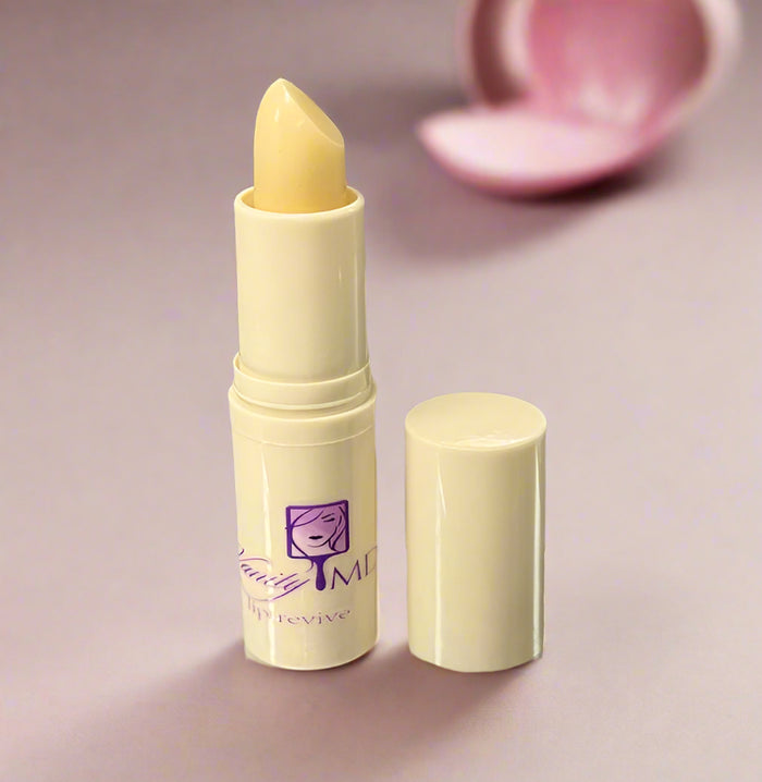 Hydrating antioxidant lip balm for softer, smoother-looking lips