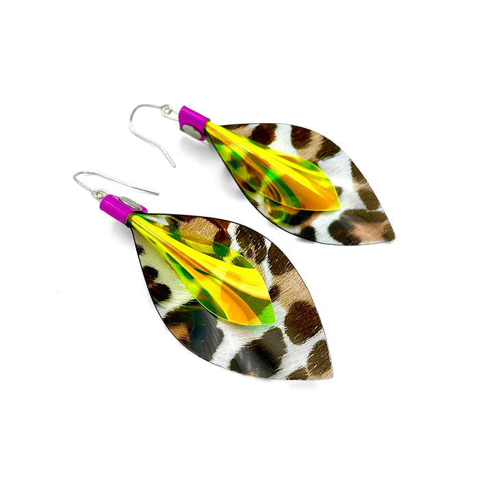 THE DUO - yellow Leo beetle