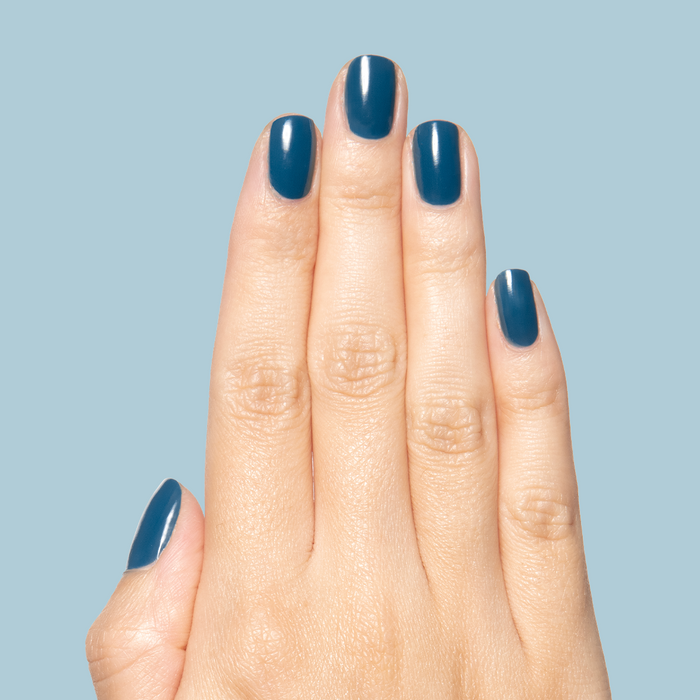 Après Mani gel polish on nails in deep teal green for a smooth, long-lasting at-home manicure by Olive and June