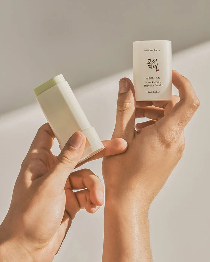 BEAUTY OF JOSEON Matte Sun Stick Mugwort + Camelia SPF 50+ PA++++ واقي الشمس الستيك من بيوتي اوف جوسيون الكورية