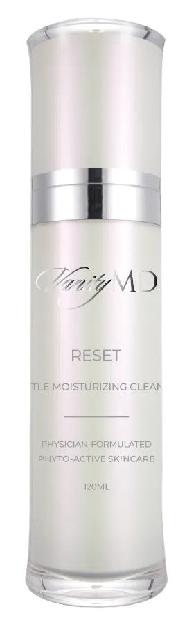 Gentle moisturizing cleanser with hyaluronic acid for hydrated, balanced skin