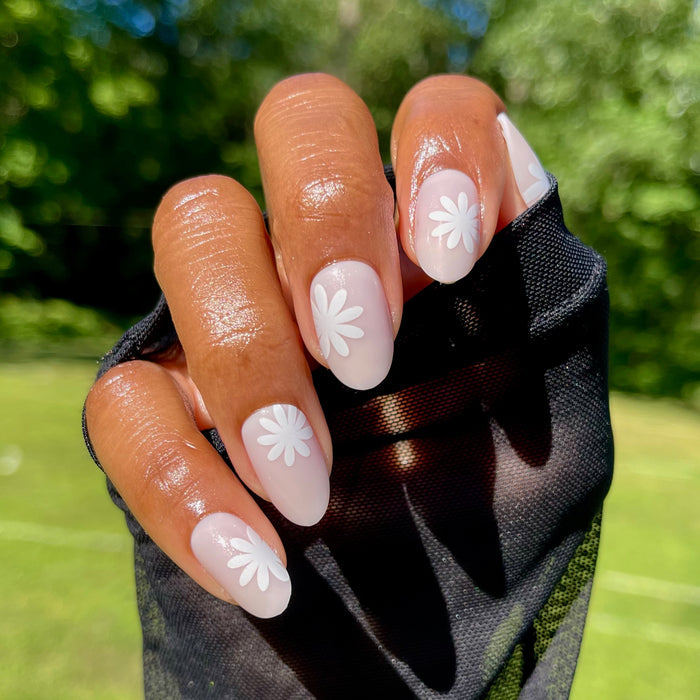 Daisy Pop | Medium | Oval - Tab Press-On displaying neutral medium oval nails with large white daisies for easy at home mani