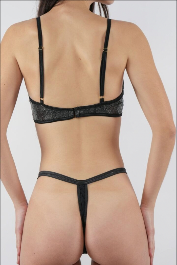DEE DEE THONG