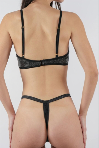 DEE DEE THONG