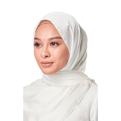 UMMA Maya Crinkle Satin Scarf | Isetan KL Online Store