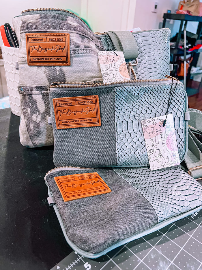 Monochromatic grey Mini Pouchette  image 0