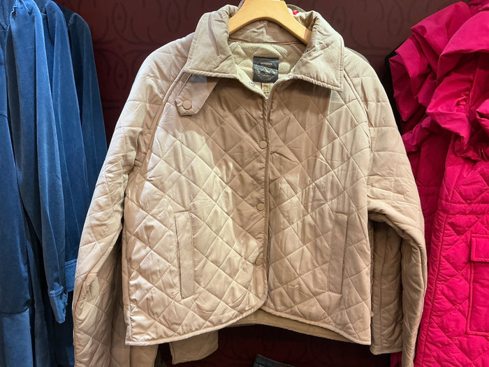 26 International quilted barn jacket, lightweight insulated jacket with quilted pattern and stand collar, ideal for outdoor wear