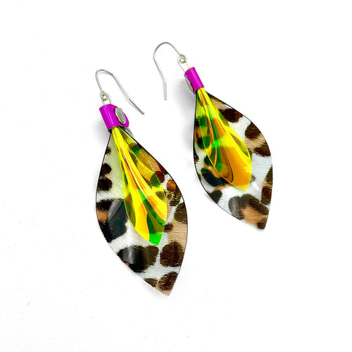 THE DUO - yellow Leo beetle