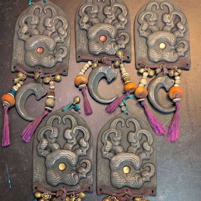 WARDING PAW COLD CAST IRON WALL TALISMAN