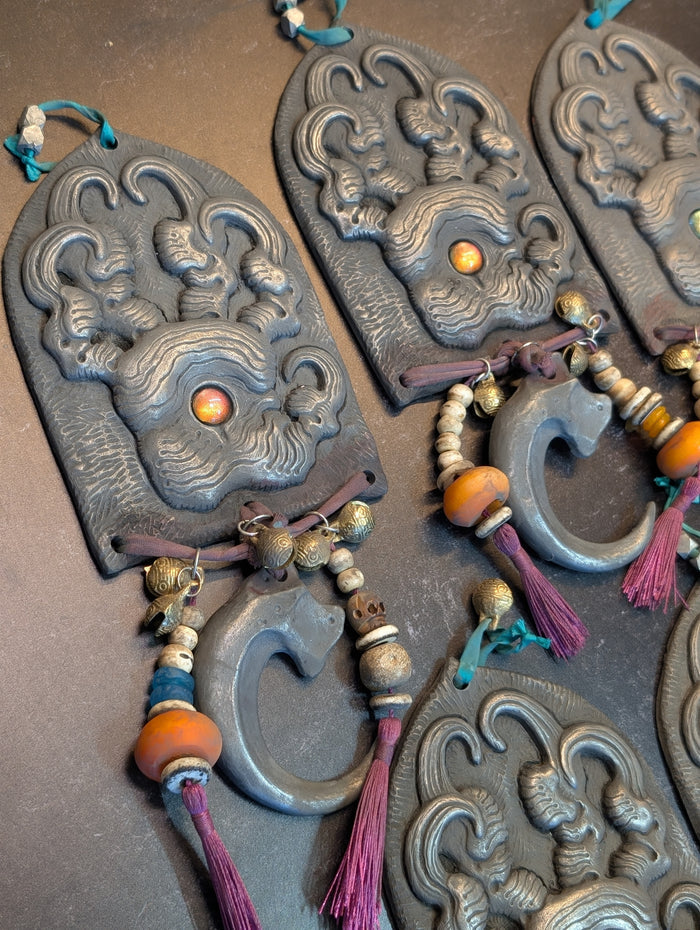 WARDING PAW COLD CAST IRON WALL TALISMAN