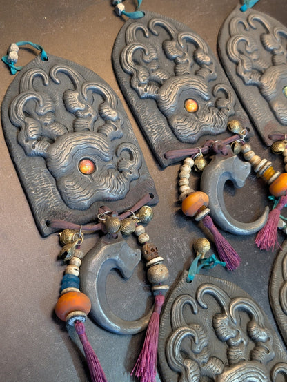 WARDING PAW COLD CAST IRON WALL TALISMAN