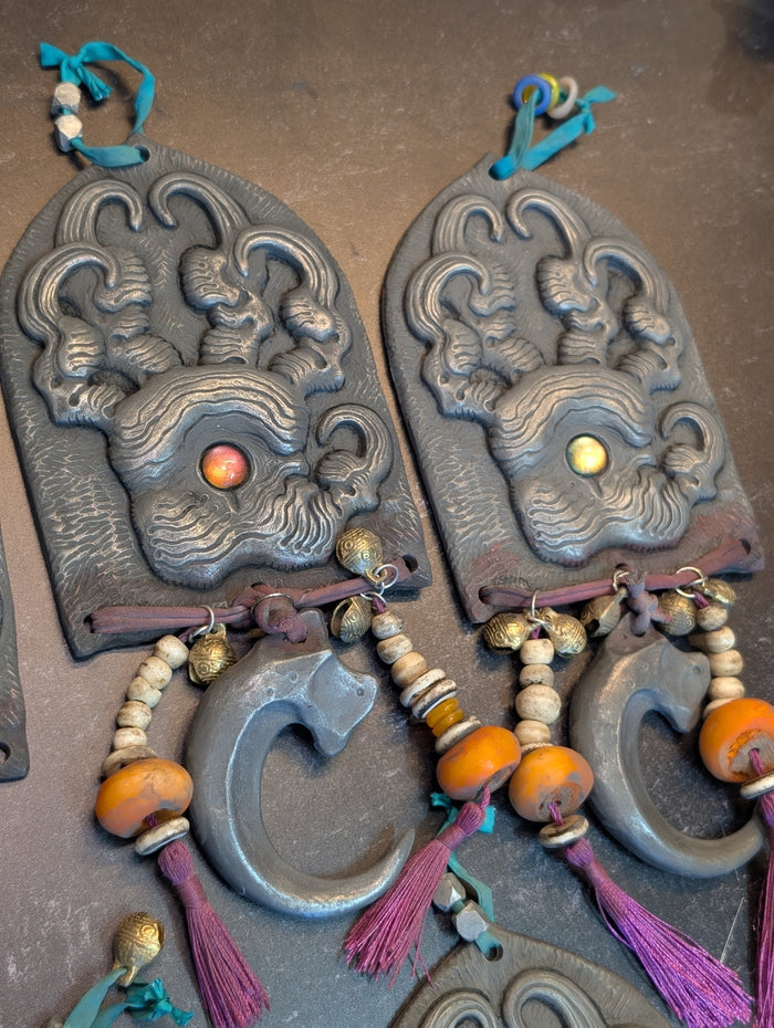WARDING PAW COLD CAST IRON WALL TALISMAN