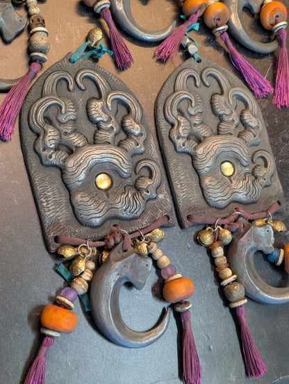 WARDING PAW COLD CAST IRON WALL TALISMAN
