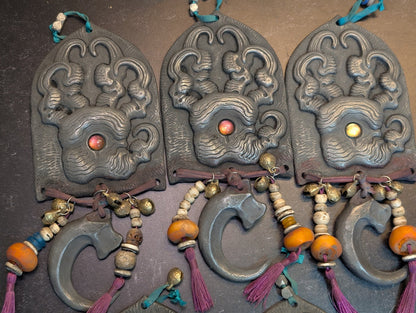 WARDING PAW COLD CAST IRON WALL TALISMAN